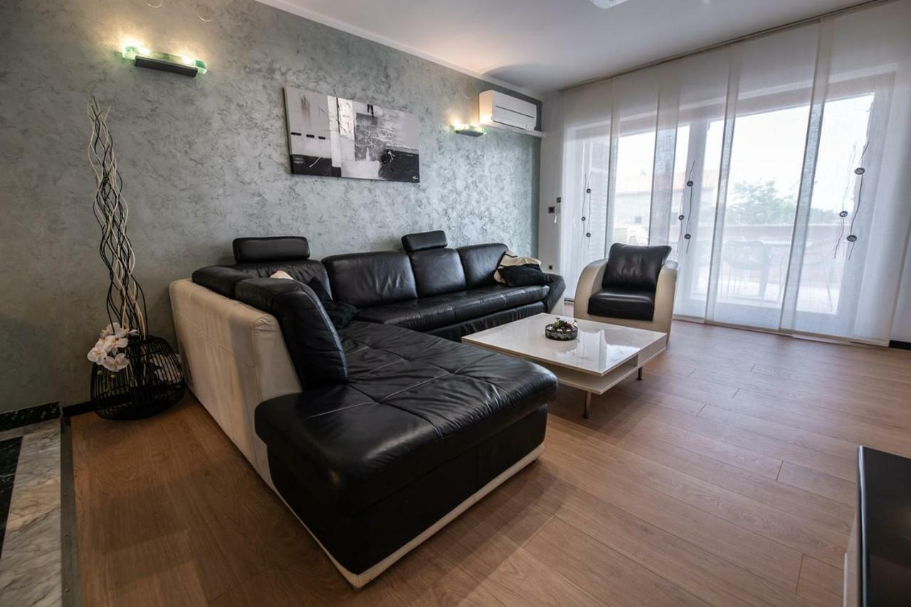 Cave Romane Apartment With Private Pool And Sea View Винкуран Экстерьер фото
