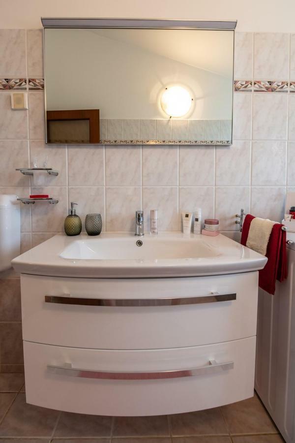 Cave Romane Apartment With Private Pool And Sea View Винкуран Экстерьер фото